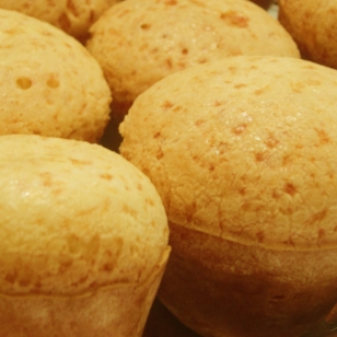 Pão de queijo caseiro de liquidificador