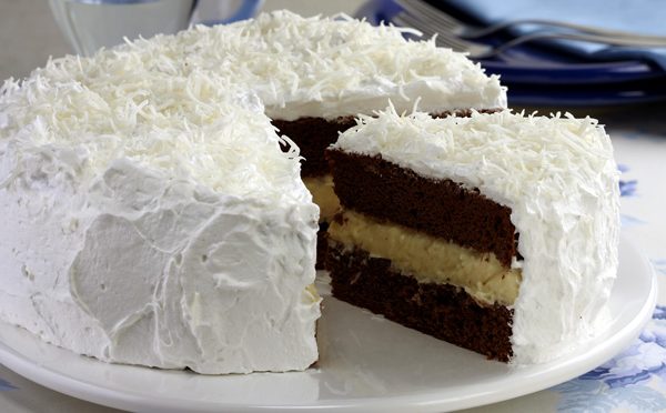 Bolo de chocolate com recheio de trufa de coco