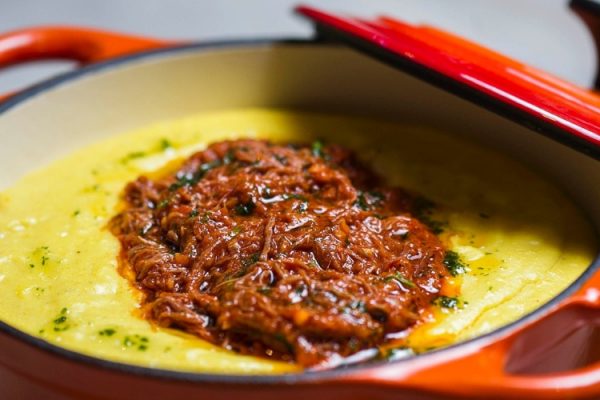 Polenta Cremosa com Ragú à Bolognese