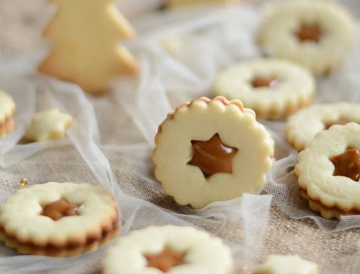 Bolachas linzer com doce de leite ou chocolate