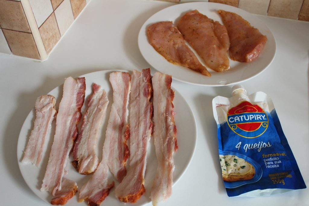 Filé de frango com bacon recheado com catupiry na airfryer