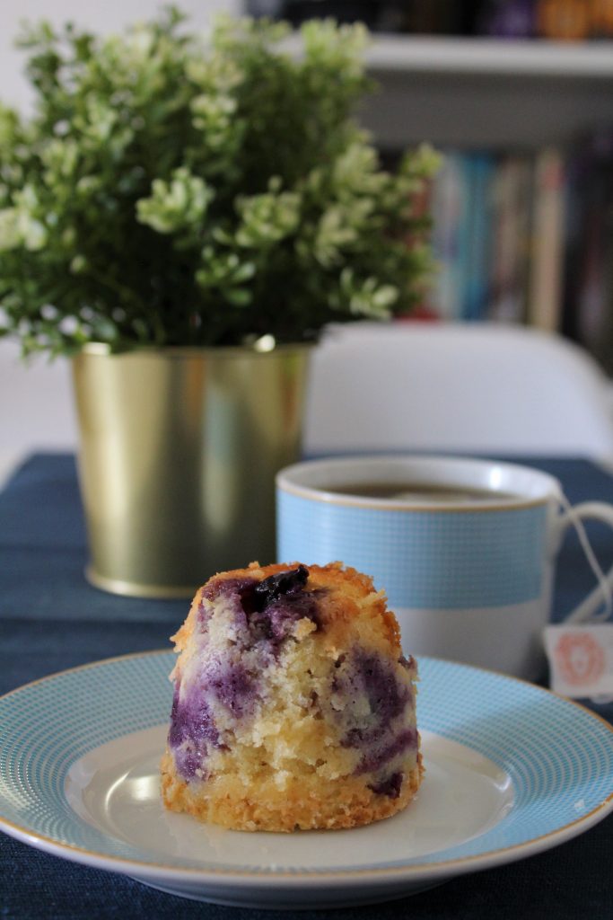 Bolo de limão com mirtilos