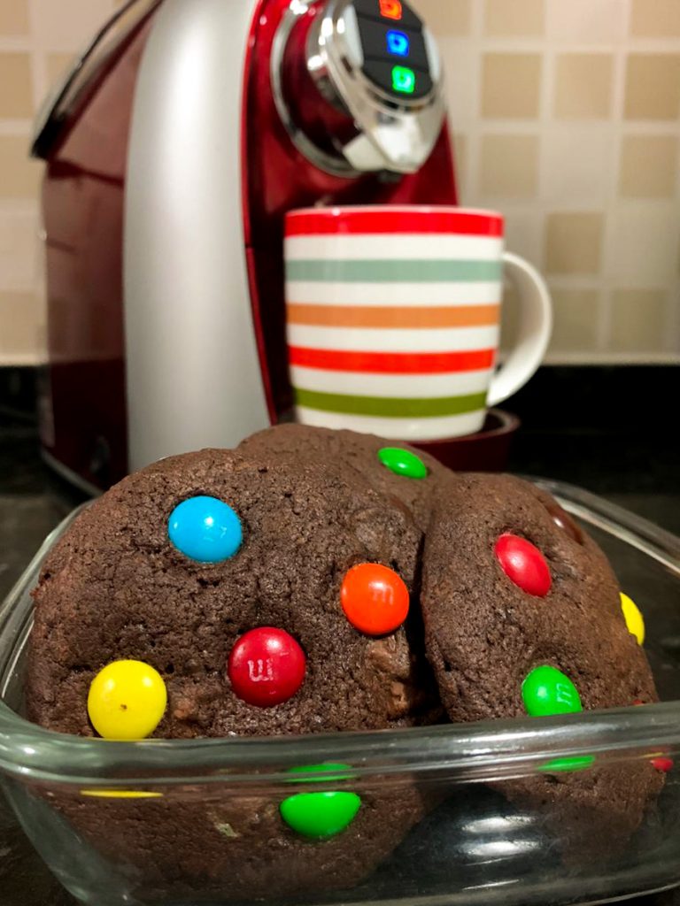 cookies de chocolate com m&ms
