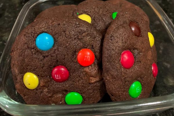 Cookies de chocolate com M&M’s