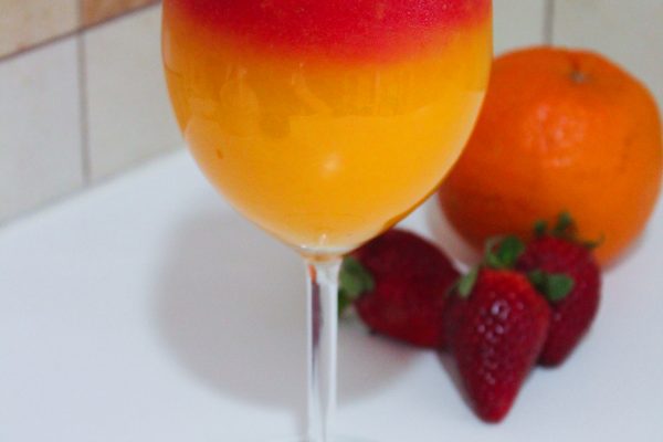 Suco de laranja com morango do Outback (Laramora)