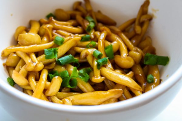 Receita fácil de shimeji na manteiga para o seu jantar japonês
