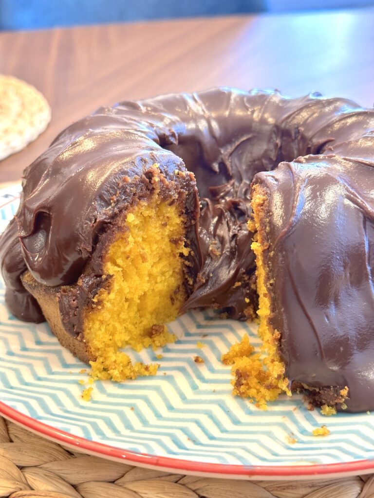 Bolo de cenoura com brigadeiro